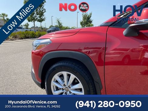 Used 2024 Toyota Corolla Cross LE w/ Moonroof Package FWD image 43