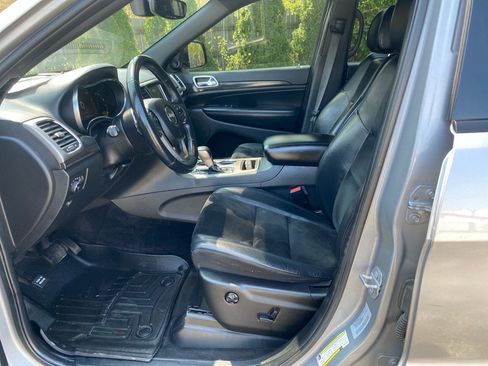 Used 2017 Jeep Grand Cherokee Altitude AWD/4WD image 9