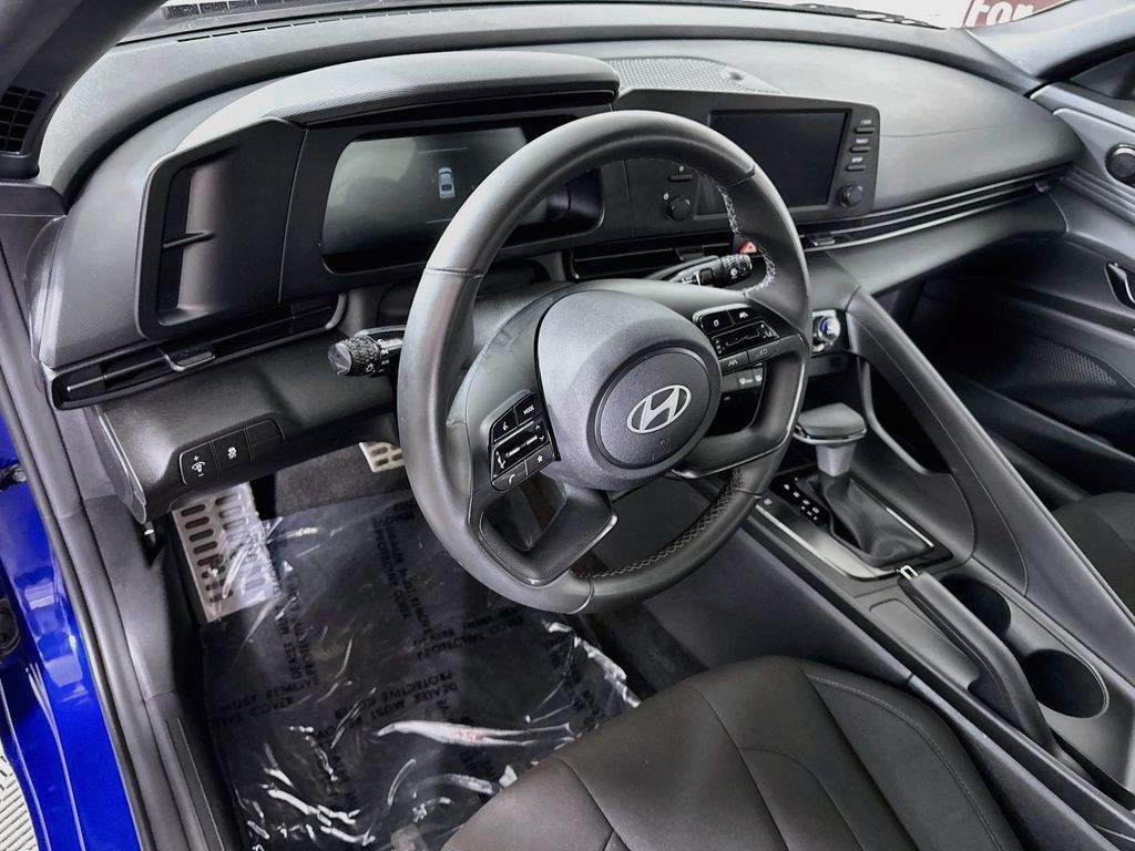 Certified 2025 Hyundai Elantra Sport FWD image 17