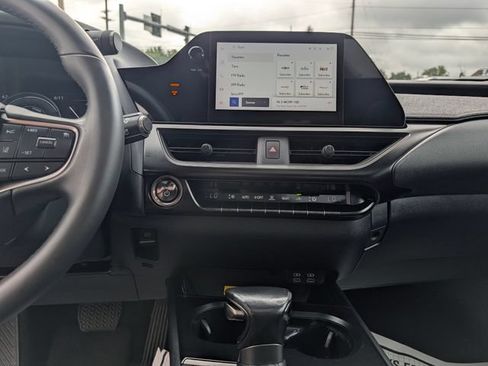 Used 2024 Lexus UX 250h FWD image 18