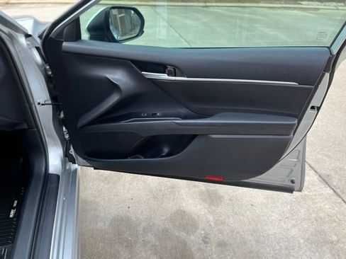Used 2020 Toyota Camry SE FWD image 18