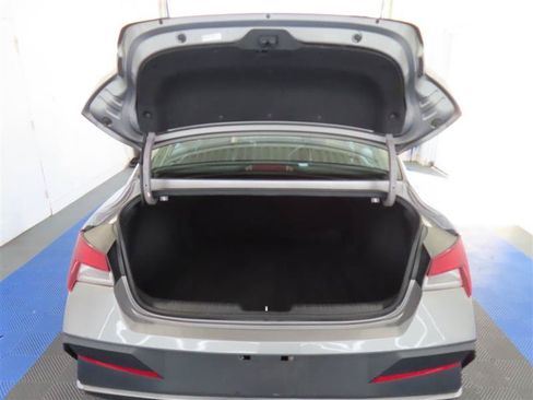 Used 2024 Hyundai Elantra SEL FWD image 12