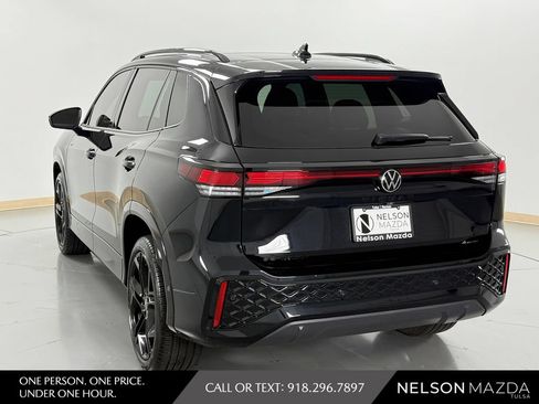 Used 2025 Volkswagen Tiguan SE R-Line AWD/4WD image 8