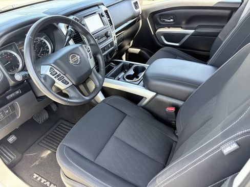 Used 2018 Nissan Titan SV w/ SV Convenience Package AWD/4WD image 4