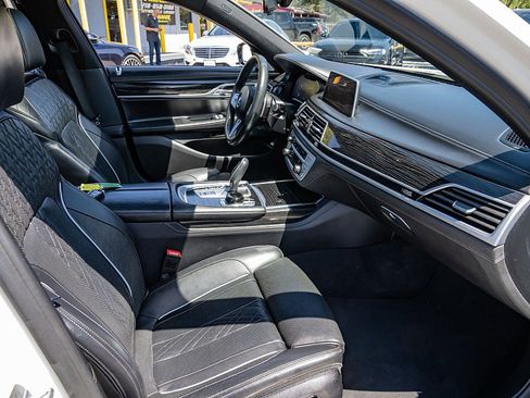 Used 2020 BMW 750i xDrive w/ Executive Package image 18