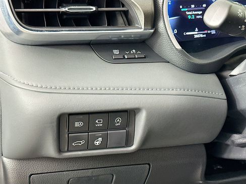 Used 2024 Toyota Highlander Limited image 10