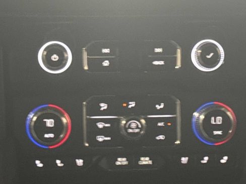 Used 2024 GMC Yukon XL AT4 w/ Technology Package AWD/4WD image 17