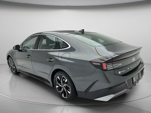 Used 2025 Hyundai Sonata SEL FWD image 4