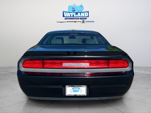 Used 2010 Dodge Challenger SE RWD image 4