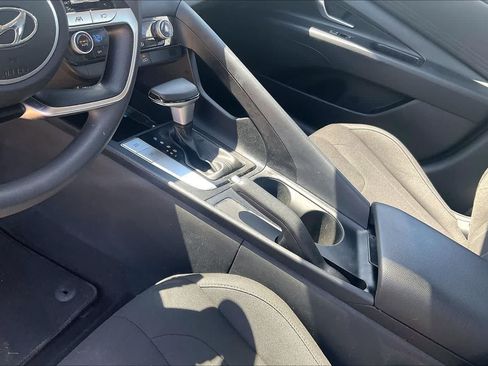 Used 2022 Hyundai Elantra SEL w/ Preferred Accessory Package FWD image 14