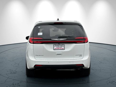 New 2026 Chrysler Pacifica Limited image 5