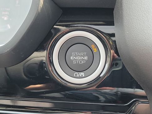 New 2026 RAM 1500 Laramie AWD/4WD image 32