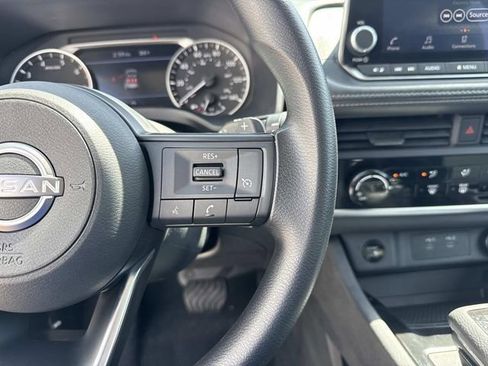 Used 2024 Nissan Rogue S FWD image 23