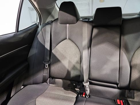 Used 2021 Toyota Camry LE image 12