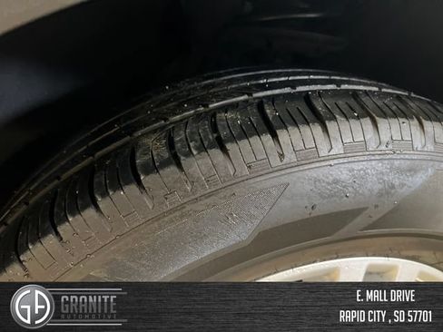 Used 2024 Ford Explorer XLT AWD/4WD image 28