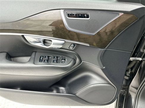 Used 2018 Volvo XC90 T6 Momentum w/ Convenience Package image 13