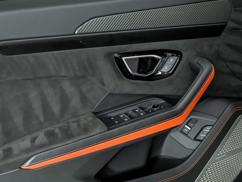 Used 2022 Lamborghini Urus AWD/4WD image 13