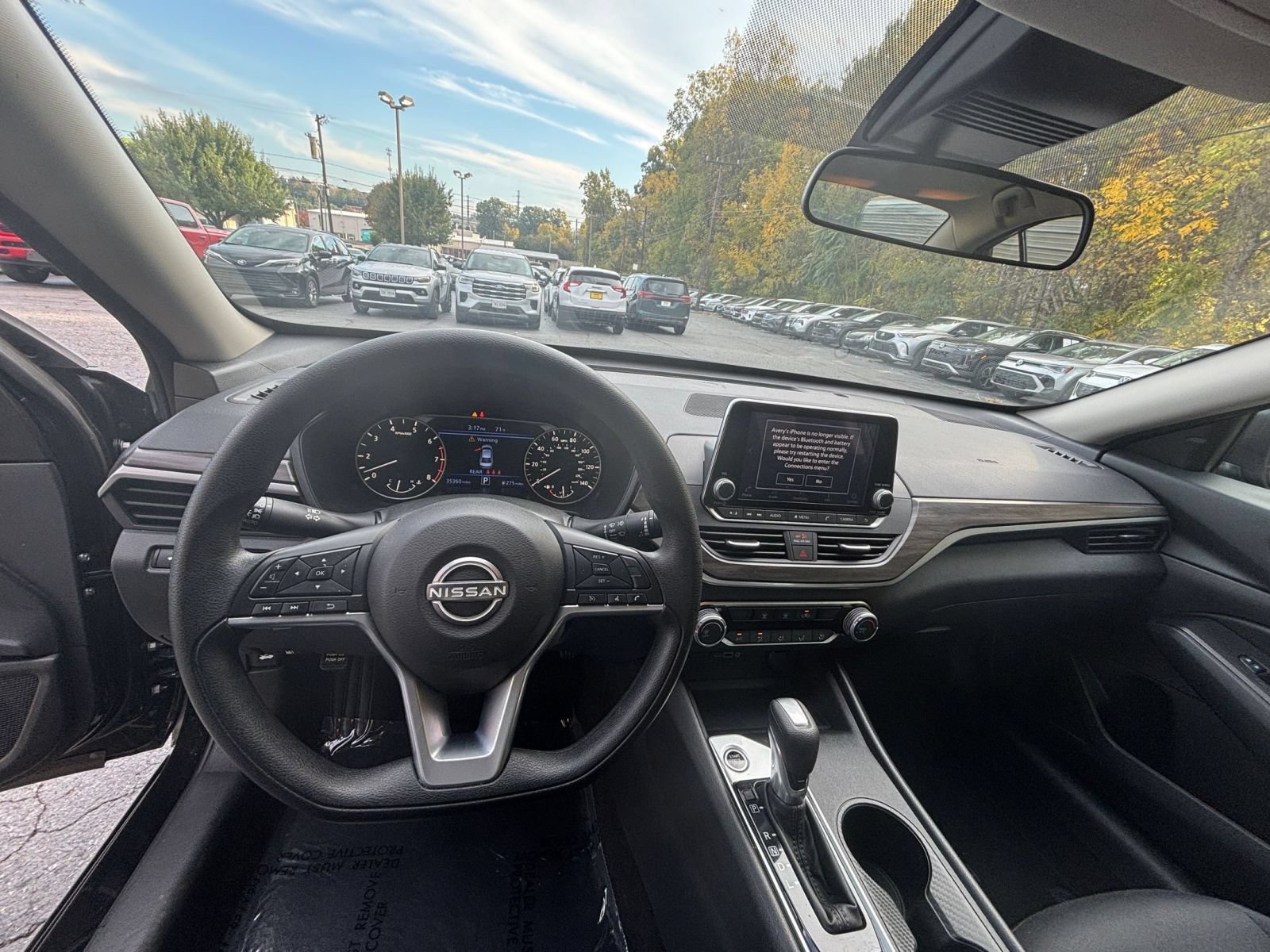Used 2025 Nissan Altima 2.5 SV FWD image 29