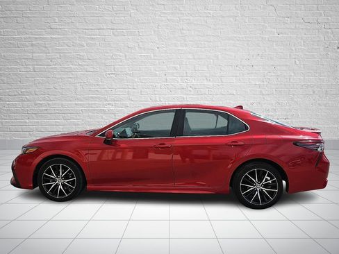 Used 2024 Toyota Camry SE FWD image 2