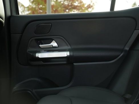 Used 2026 Mercedes-Benz GLB 250 4MATIC image 43