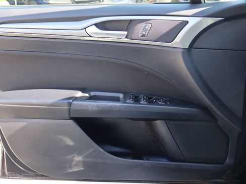 Used 2019 Ford Fusion SE AWD/4WD image 28