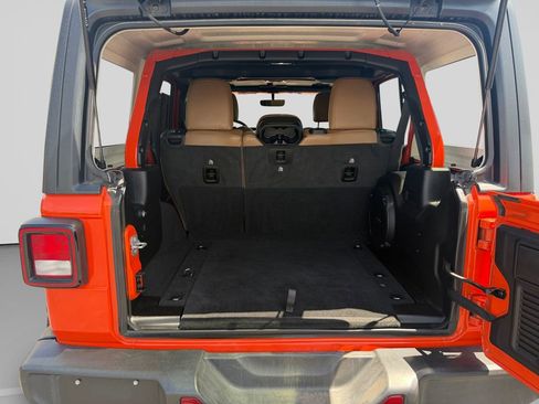 Used 2023 Jeep Wrangler Unlimited Sahara AWD/4WD image 19