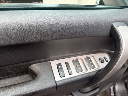 Used 2011 Chevrolet Silverado 2500 LT w/ Interior Plus Package RWD image 11