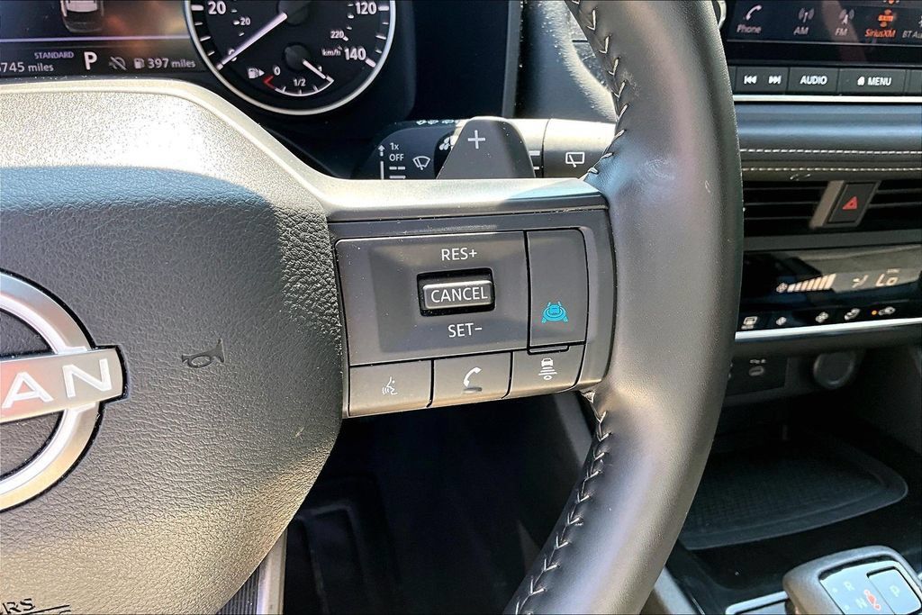 Used 2025 Nissan Rogue SV FWD image 12