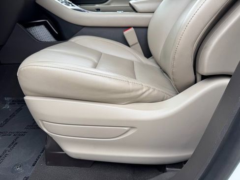 Used 2022 Lincoln Aviator AWD w/ Premium Package image 15