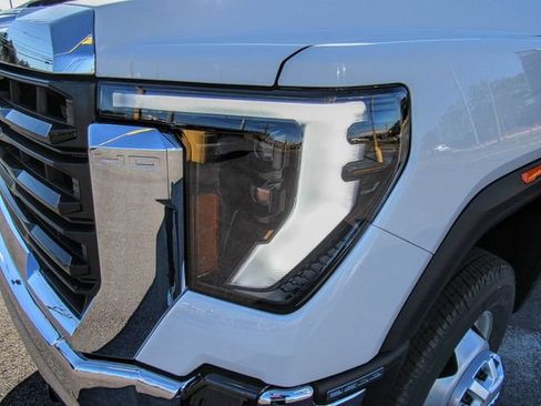 New 2025 GMC Sierra 3500 Pro w/ Convenience Package image 9