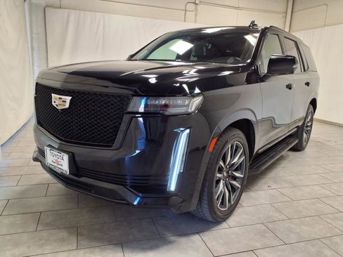 Used 2022 Cadillac Escalade Sport Platinum image 3