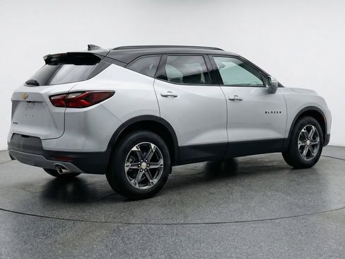 Used 2025 Chevrolet Blazer LT FWD image 9