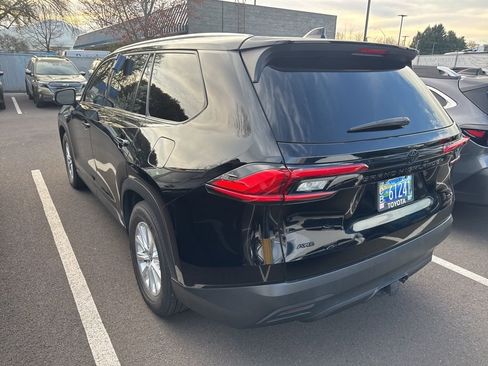 Used 2024 Toyota Grand Highlander XLE image 2