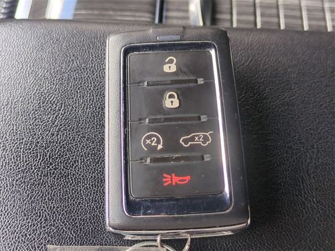 Used 2022 Jeep Wagoneer Series III w/ Premium Group I image 32