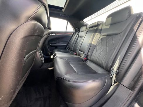 Used 2015 Chrysler 300 C Platinum image 28