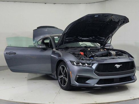 Used 2024 Ford Mustang Coupe image 9