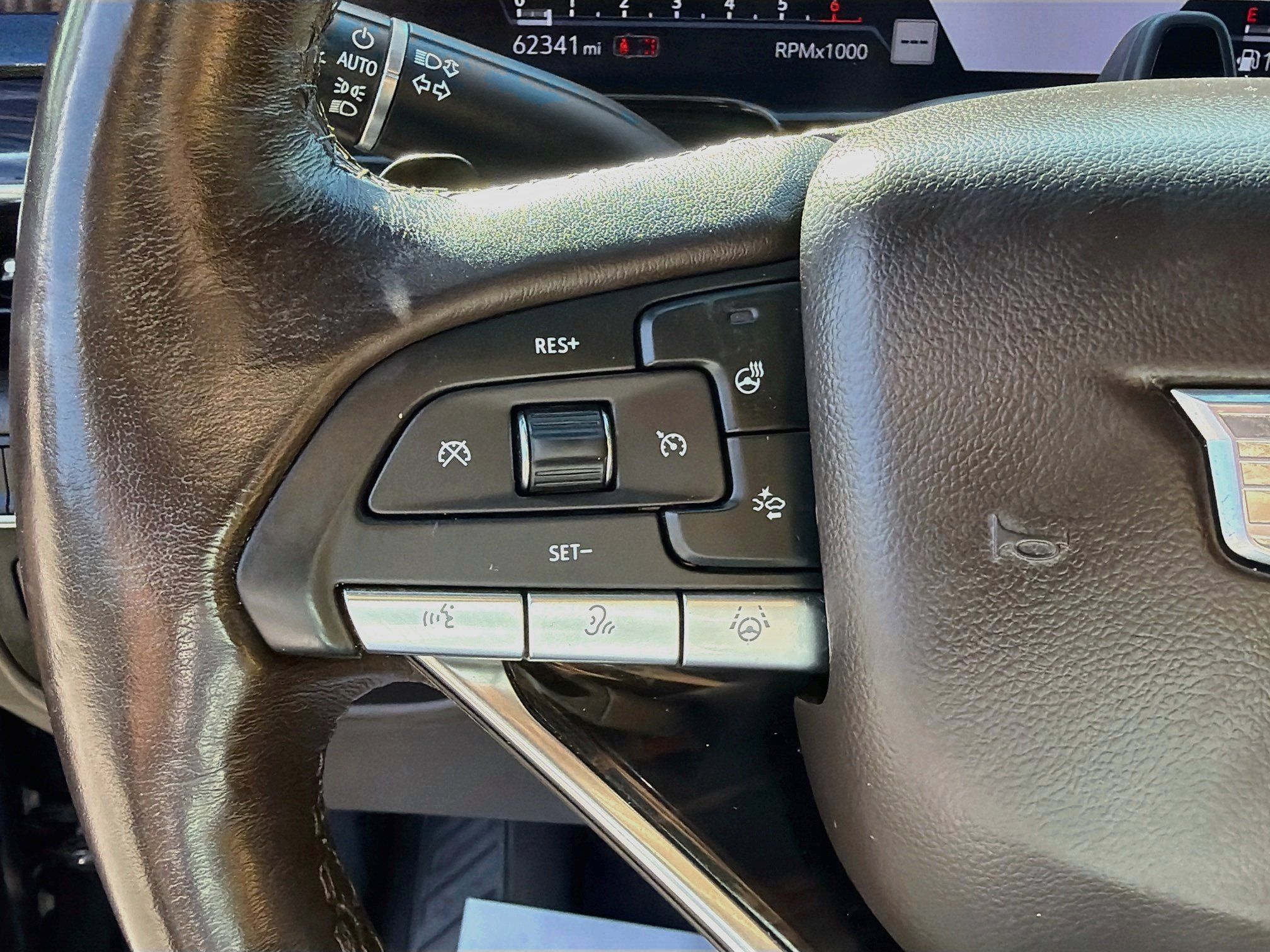 Used 2022 Cadillac Escalade Premium Luxury w/ Performance Package AWD/4WD image 39