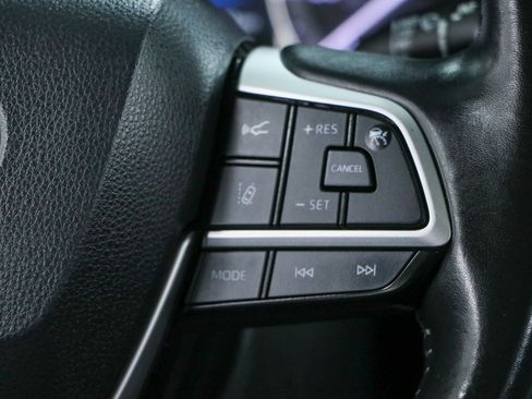 Used 2023 Toyota Highlander XLE FWD image 14