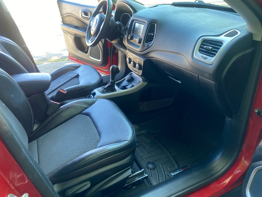 Used 2018 Jeep Compass Latitude AWD/4WD image 24