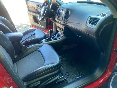 Used 2018 Jeep Compass Latitude AWD/4WD image 24