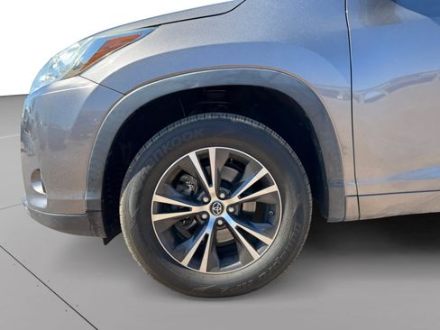 Used 2018 Toyota Highlander LE FWD image 9