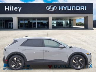 New 2026 Hyundai Ioniq 5 SE video 3