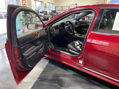 Used 2018 Lincoln Continental Premiere image 13