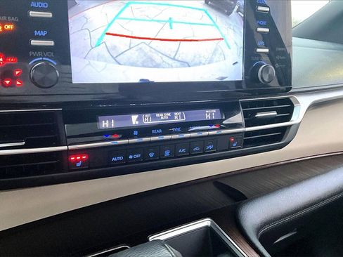 Certified 2021 Toyota Sienna XLE image 14