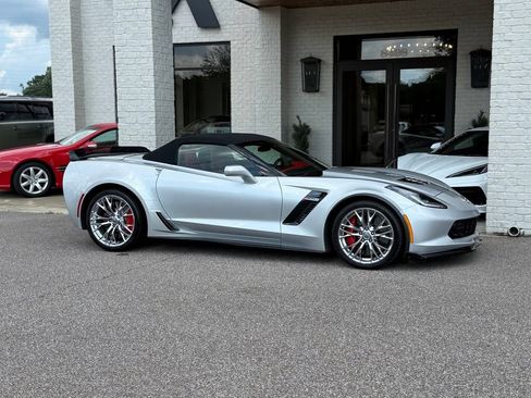 Used 2015 Chevrolet Corvette Z06 w/ 3LZ Preferred Equipment Group RWD image 3