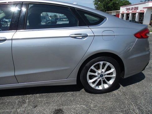 Used 2020 Ford Fusion SE FWD image 12