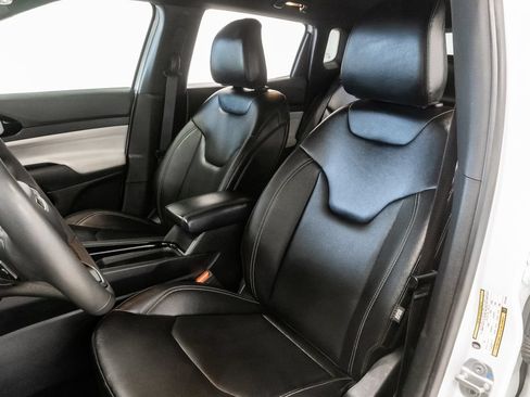 Certified 2025 Jeep Compass Limited AWD/4WD image 9