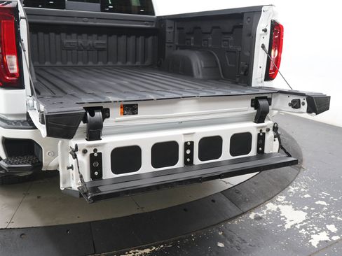 Used 2025 GMC Sierra 1500 Denali w/ Technology Package AWD/4WD image 17