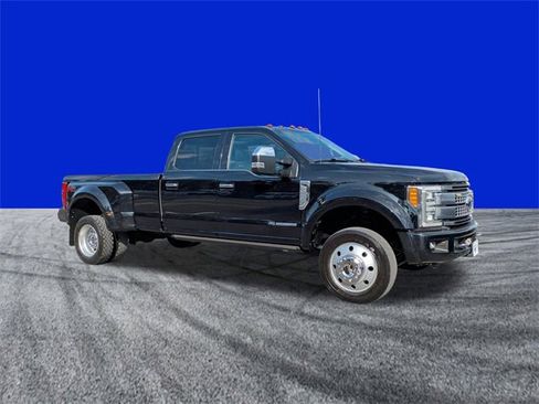 Certified 2018 Ford F450 Platinum w/ Platinum Ultimate Package image 2