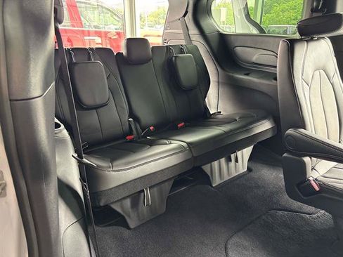 New 2027 Chrysler Pacifica Select FWD image 6